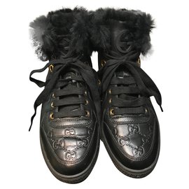 Gucci-Baskets montantes Gucci modèle CODA en cuir noir et fourrure naturelle-Noir