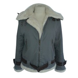 Burberry Chaquetas Beige