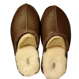 Ugg Leather Mules Dark Brown Dark brown