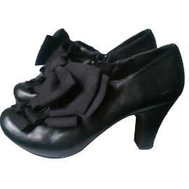 Chie Mihara Cantame Noir