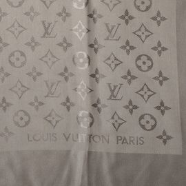 Louis Vuitton Klassischer Monogrammschal Beige