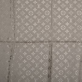 Louis Vuitton-Klassischer Monogrammschal-Beige