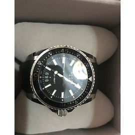 Autre Marque Gucci YA136204 Quartz Watch Black Rubber Strap Black