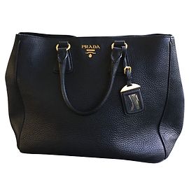 Bolsa de mão Prada em couro preto granulado Preto
