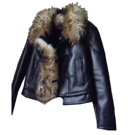 Louis Vuitton Coats, Outerwear Black Fur ref.9285 - Joli Closet
