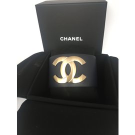 Chanel-Manchette-Noir