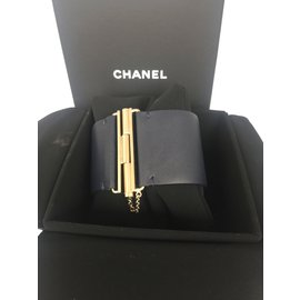 Chanel-Manchette-Noir