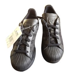 Adidas-Sneakers-Black