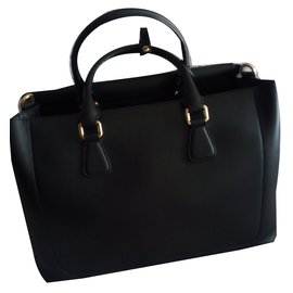 Burberry-Burberry Signature Large Leather Saddle Bag in Black-Black