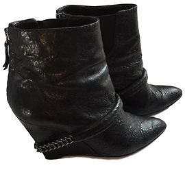 Botas de tornozelo Givenchy em pele preta Preto