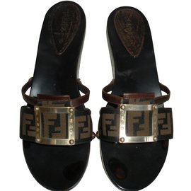 Fendi Clogs Multiple colors