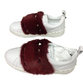 Valentino Rockstud Pelz Weiß
