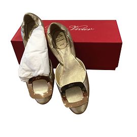 Sapatilhas Roger Vivier em pele dourada Dourado