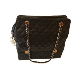 Bolsa Chanel de couro acolchoado preto Preto