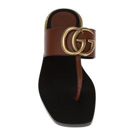 Gucci-Gucci leather flip flops-Brown
