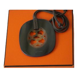Hermès Pendant necklaces Black