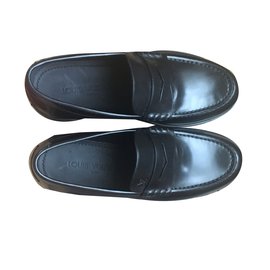 Louis Vuitton-Officier Loafer-Black