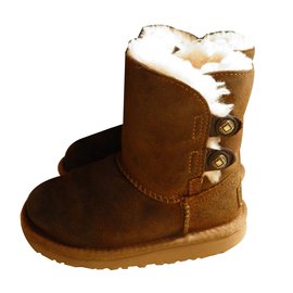 Ugg-Boots-Beige