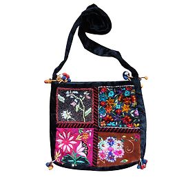 Autre Marque Bolsa étnica de veludo preto com bordados e pérolas Multicor