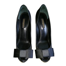 Louis Vuitton-Heels-Black