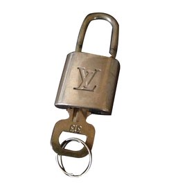 Louis Vuitton-Lock-Other