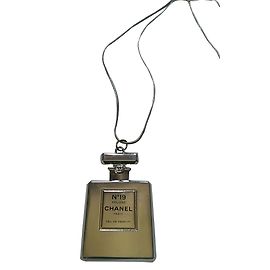 Chanel Halskette N ° 19 Vasenanhänger Silber Metall Silber