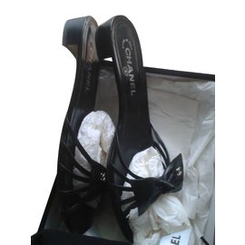 Chanel-Sandales en cuir noir-Noir