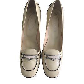 Tod's Patent Leather Heels Beige Beige
