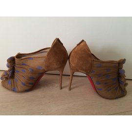 Christian Louboutin-Sandálias-Caramelo