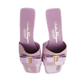 Salvatore Ferragamo-Sandalen-Lila