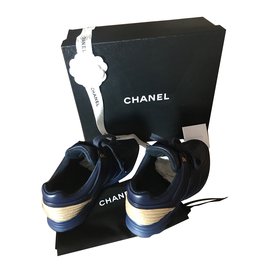 Chanel-Turnschuhe-Marineblau