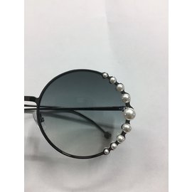 Fendi-sunglasses ribbons and pearl new 100%-Silvery