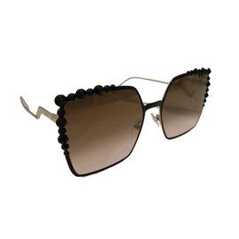 Fendi-Sunglasses-Black,Golden
