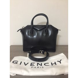 Givenchy-antigona-Noir