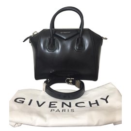 Givenchy-Antigona pequeña de cuero negro.-Negro