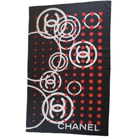 Chanel-pareo-Preto,Branco,Vermelho