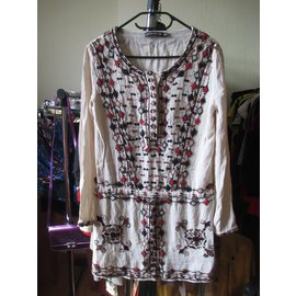Antik Batik-Kleider-Aus weiß