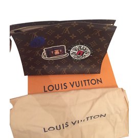 Louis Vuitton-Pochette-Marrone