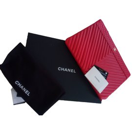 Chanel-O-Case-Rot
