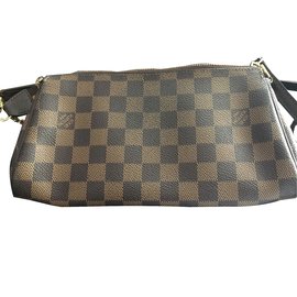 Louis Vuitton-Eva-Ébano