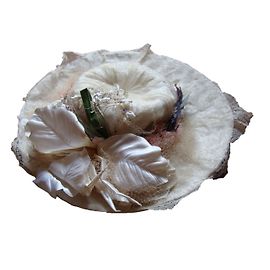 Autre Marque Cappello cerimoniale con fiori e pizzo toni pastello Multicolore