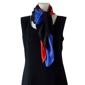 Yves Saint Laurent Bufanda de seda Roja