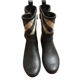 Burberry boots Black Multiple colors