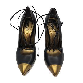 Scarpins Yves Saint Laurent em couro preto com bico dourado Preto Dourado