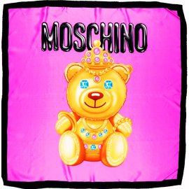 Moschino-Bufandas-Rosa