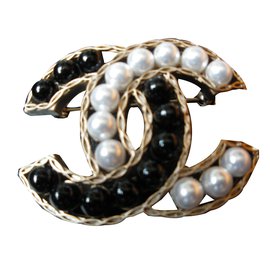Chanel-Brooch-Multiple colors