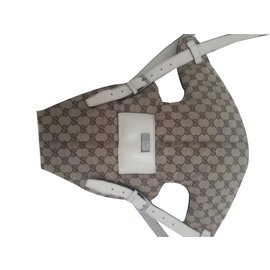 Gucci-Porte-bébé-Beige