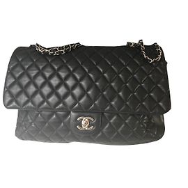 Sac à main Chanel Maxi Jumbo en cuir noir Noir