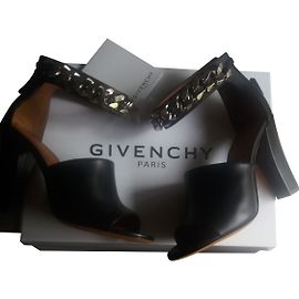 Givenchy Sandalen aus schwarzem Leder 38 Schwarz