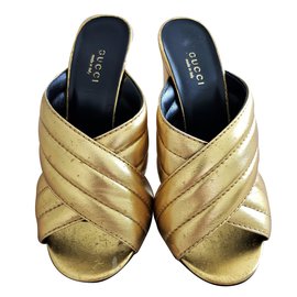 Gucci-Sandálias de Mulas-Dourado